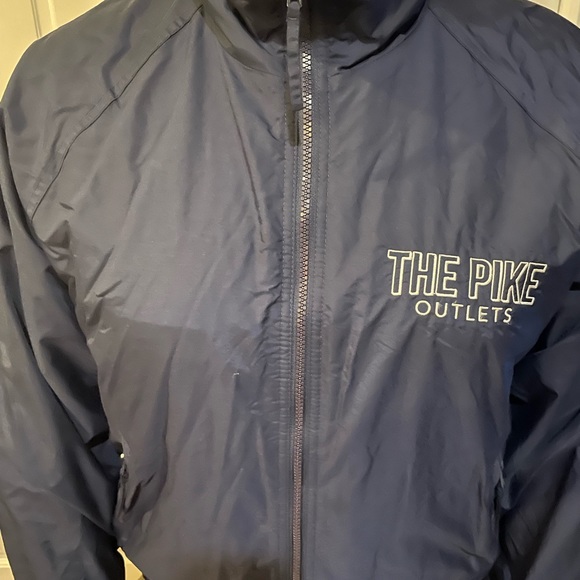 The Pike Outlets Jacket. 🥶 - Picture 5 of 7